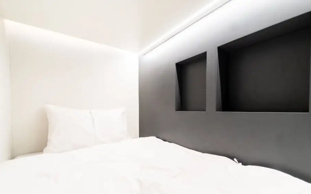 PIER 808 Hostel
