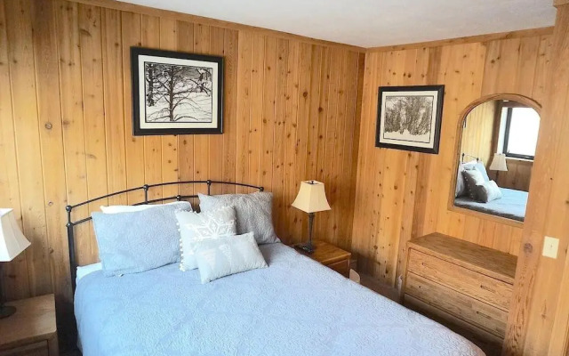 Spacious 3 Bedroom Condo with Loft - Hike, Bike, Swim, Ski! by RedAwning