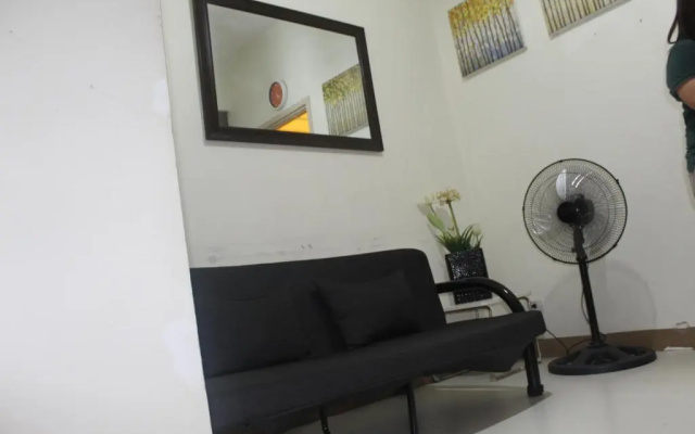 CHATEAU ELYSEE a3 near airport Wifi Kitchen