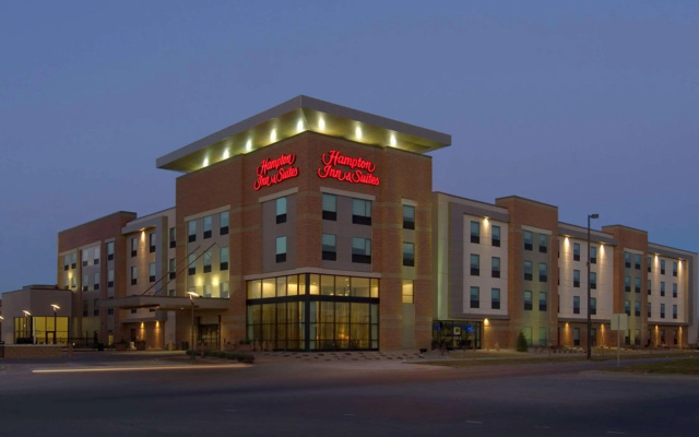 Hampton Inn & Suites Omaha-Downtown