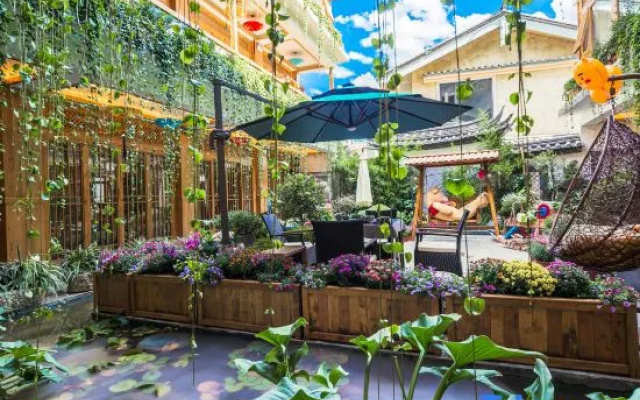 Kunweidi·Zhongshengguan Chinese Studies B&B (Lijiang Old Town Dashuiche Branch)