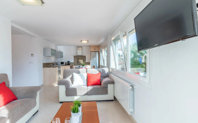 Holiday Home Requesens canal
