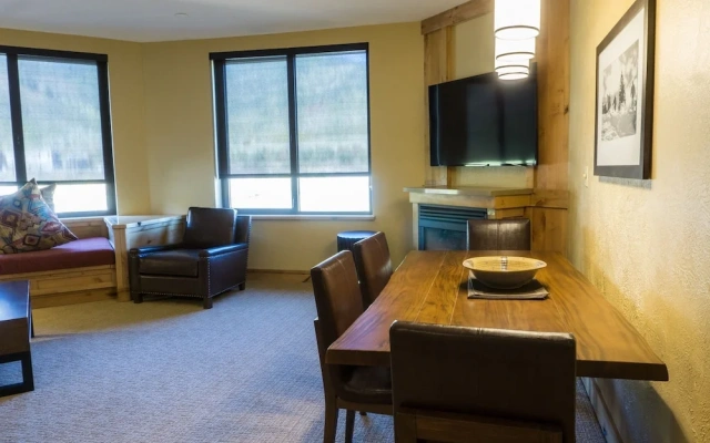Grand Summit Hotel Spacious Family Suite by RedAwning
