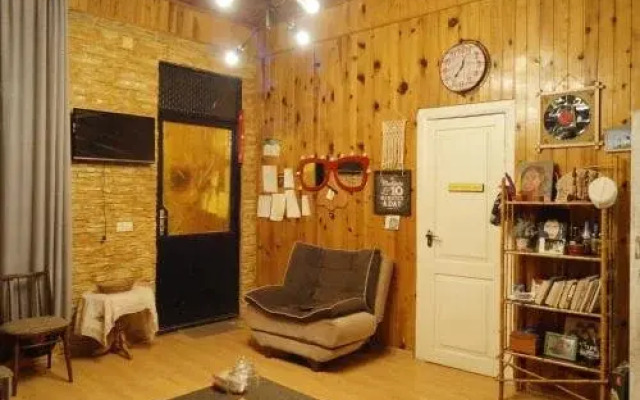 Hostel 13