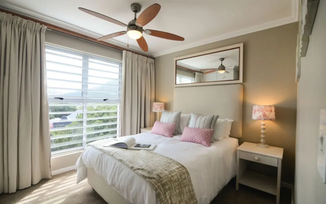 dk villas 1 Harbour View Hout Bay