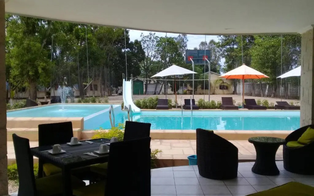 Holidays Hotel