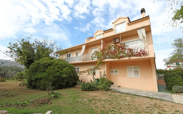 Apartments Near Hangar Beach