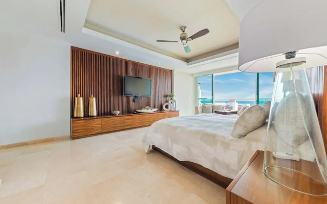 Luxury Oceanfront 4BR Condo - Pool - Ocean View