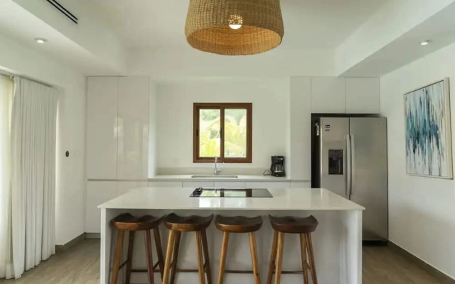 Modern Villa for 7 With Direct Pool Acces