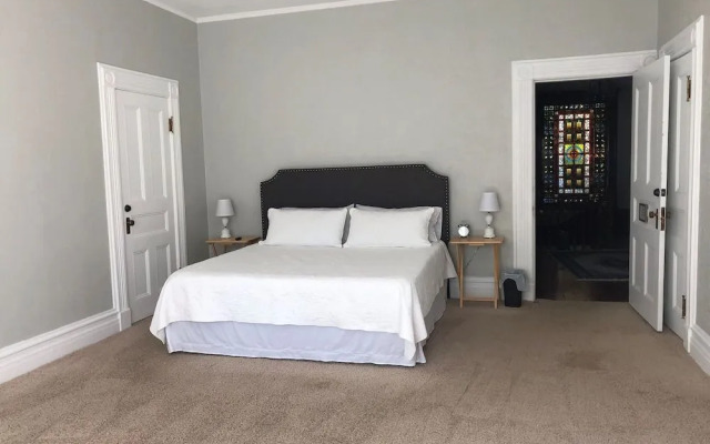Hatch House Bed & Breakfast