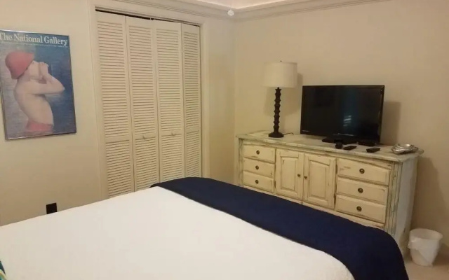 7 Edgewater Ally
