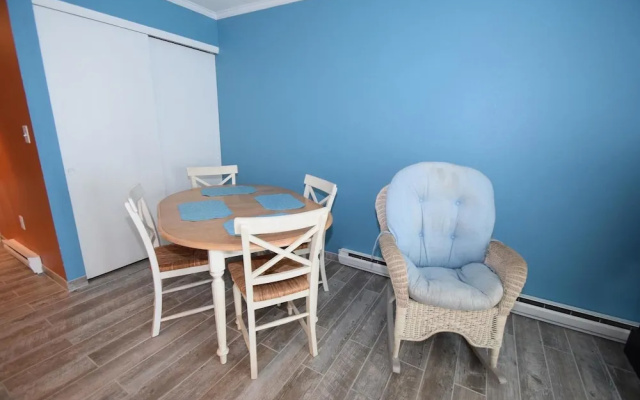 Oceanwalk East 411 1 Br condo by RedAwning