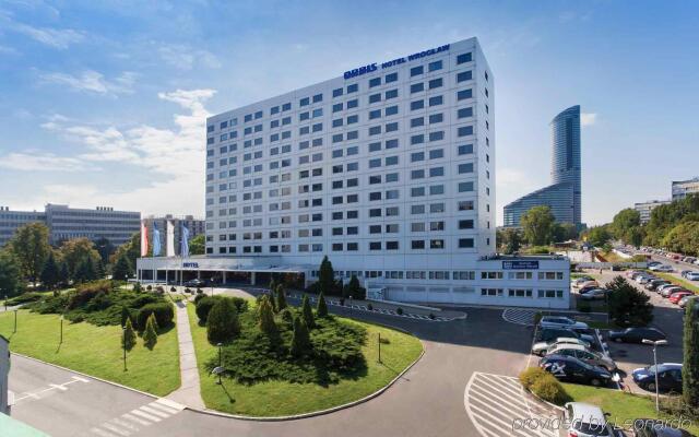 Отель ibis Wroclaw Centrum Польша, Вроцлав - отзывы, цены и фото номеров - забронировать отель ibis Wroclaw Centrum онлайн вид на фасад