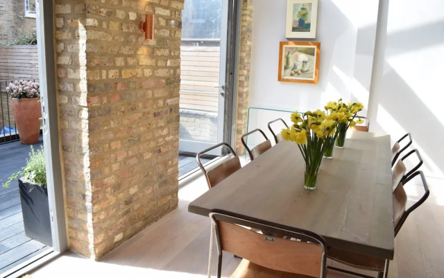 2 Bedroom Garden Flat By Kings Road