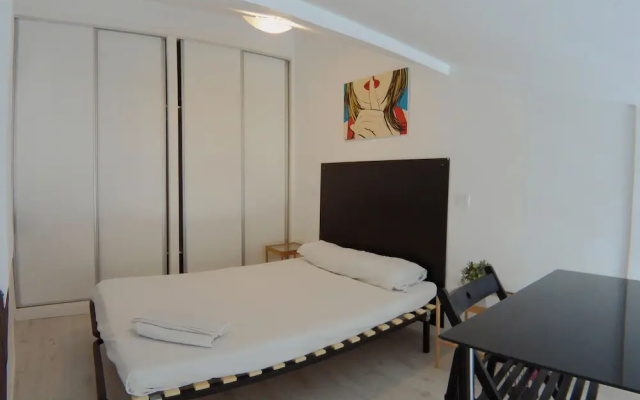 Estudio cercano a Plaza Castilla CBA4