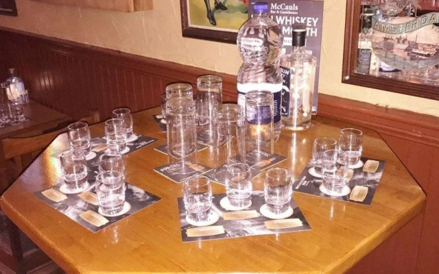 McCauls Bar & Guesthouse