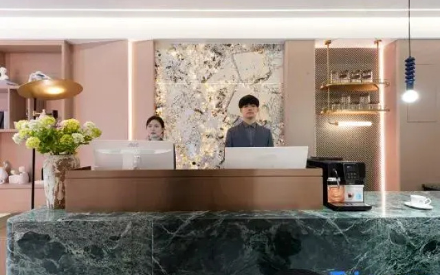 Zhijing Apartment（Haizhu Square Branch）