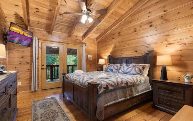 Cozy Bear Lodge by Jackson Mountain Rentals
