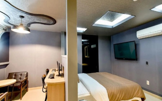 CozyTree Hotel