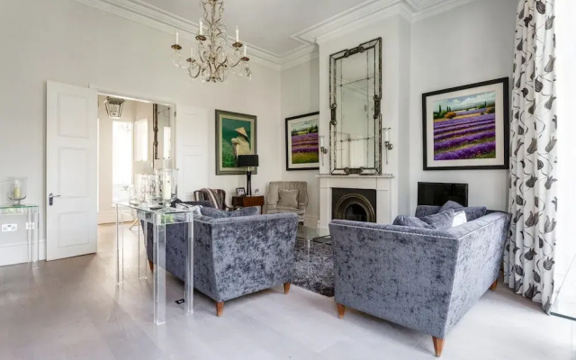 Gledhow Gardens Viii by Onefinestay