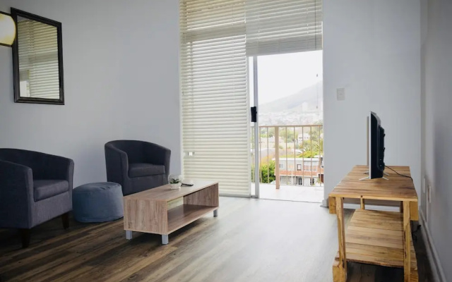 1 Bedroom Apartment With Table Mountain Views