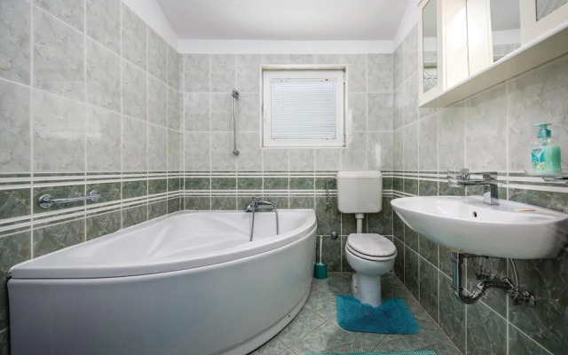 Awesome Home in Sv lovrec With Wifi and 2 Bedrooms