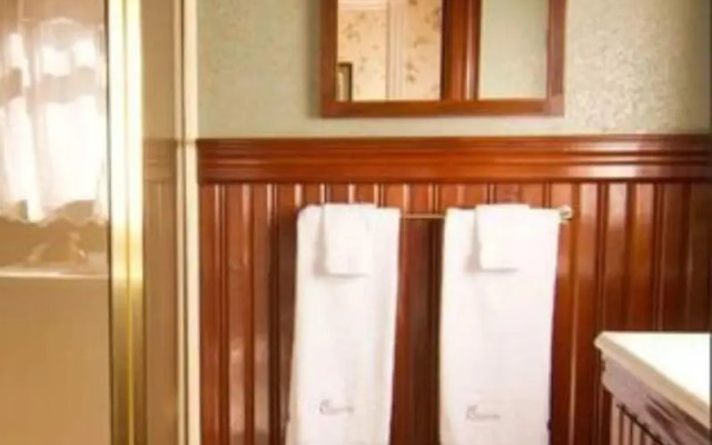 Gingerbread Mansion Inn