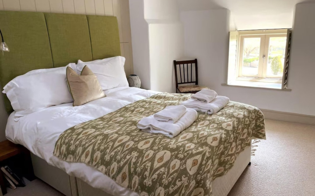 Stunning 6 Bedroom Riverside Barn Cotswold Mill
