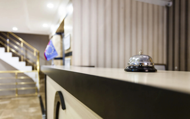 Ayhan Hotel