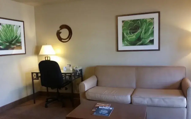 Mesa Golf Inn & Suites