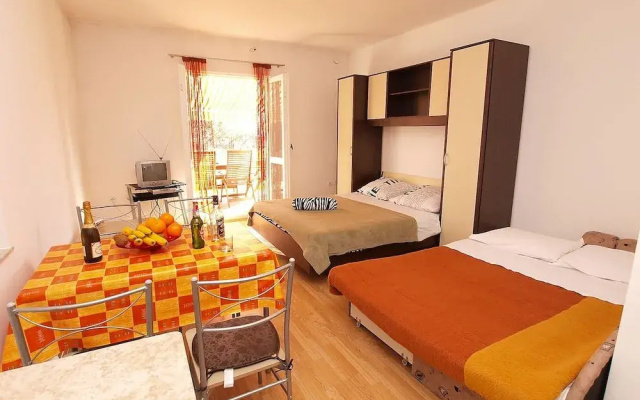 Apartment 785