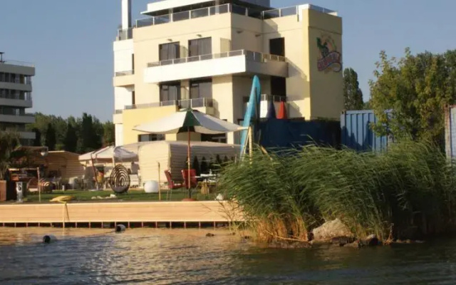 Hotel California Club by Chevalet