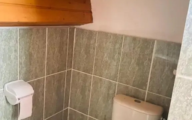 Petite annexe avec piscine commune