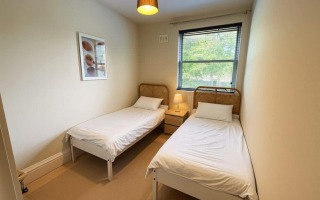Stylish Dulwich Apartment With Parking