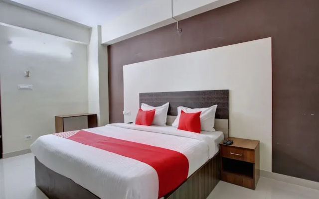 Oyo 44203 Sri Manis Residency