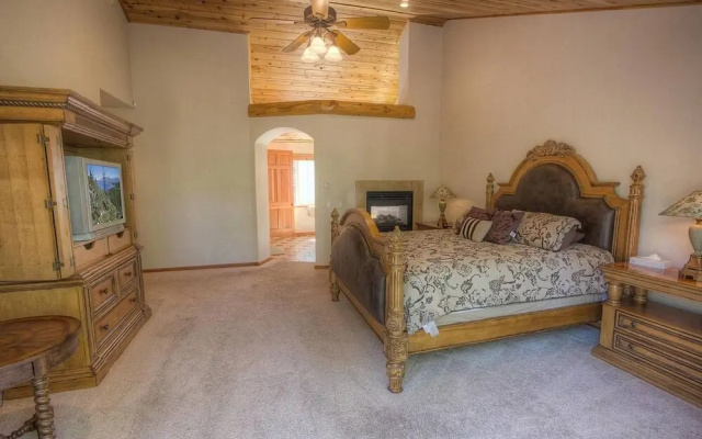 Truckee River Lodge