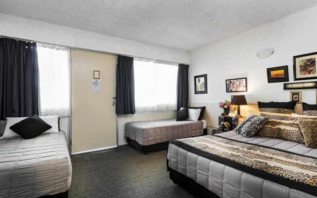 Riverview Motel
