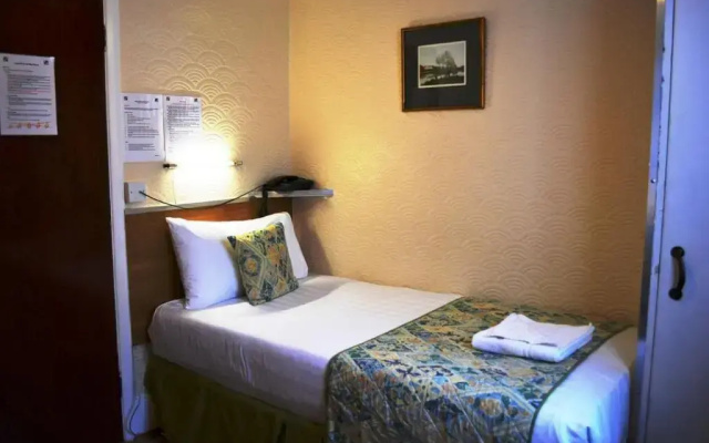 Falcon Hotel