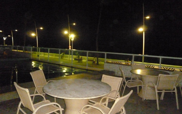 Flat no Farol da Barra 129