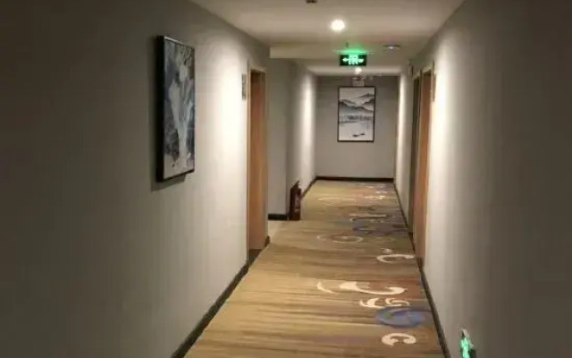 Zhumadian Hawaii Hot Spring Bath Hotel