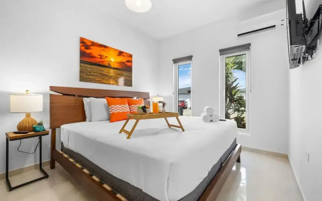 Modern Spacious 4br3ba w Pool Close to Beach