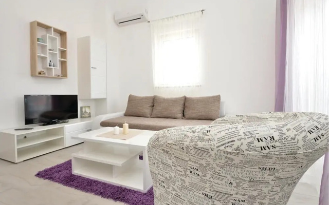 Amazing Home in Vrsi-mulo With Wifi and 1 Bedrooms