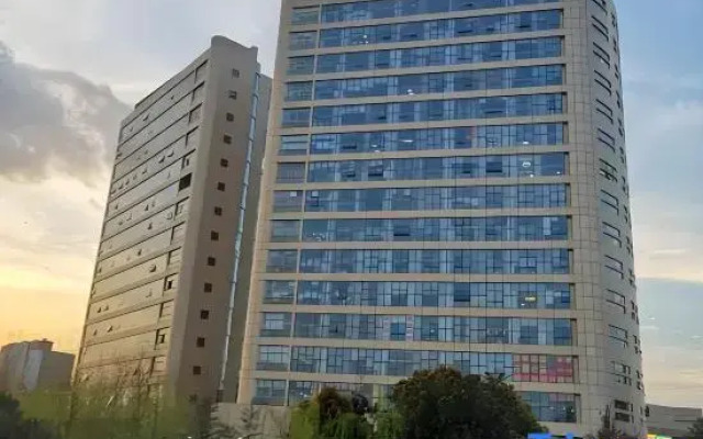 Huajian Mandi Homestay (Oriental Sports Center)
