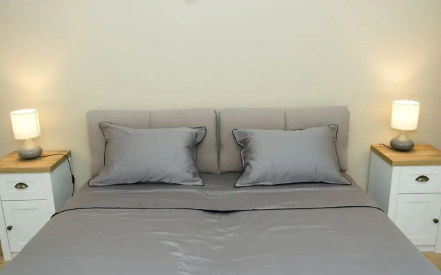 FM Luxury 2-BDR Apartment - Exclusive