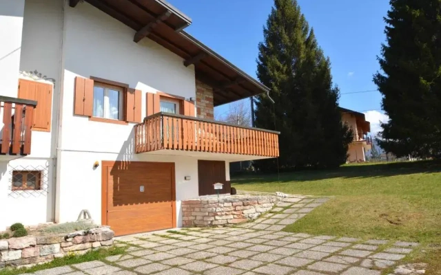 GRAZIOSA BIFAMILIARE AD ASIAGO con giardino privato