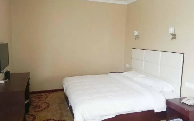 Daweng Jiulongquan Hotel ((Licun Pedestrian Street Store)(九龙泉大酒店（李村步行街店）)