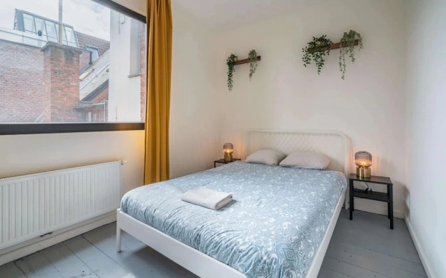 Two-bedroom Apartment by the River