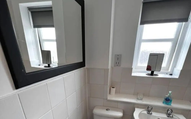 Apartment - Sleeps4 - Glasgowairport 10 Mins Drive