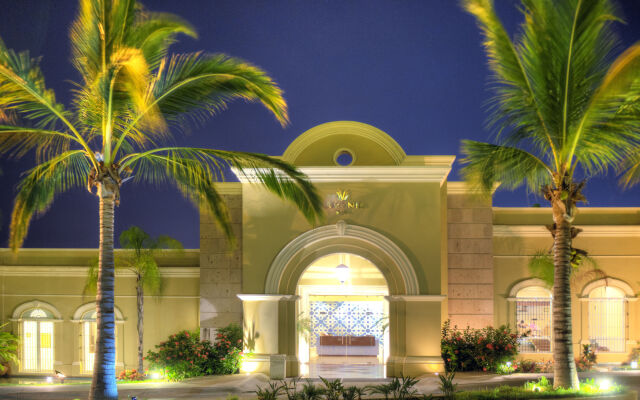 Отель Pueblo Bonito Emerald Luxury Villas & Spa - All Inclusive вид на фасад