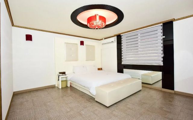 Queen Hotel